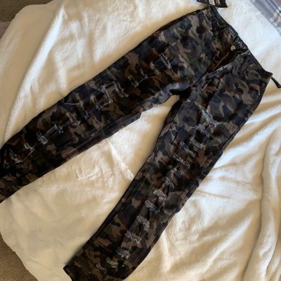 ModaXpress - High Rise Ripped - Camo Jeans NWT - Picture 4 of 7